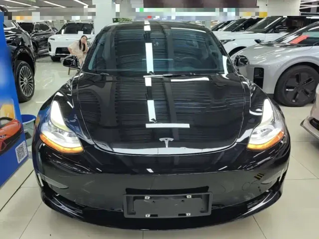 Tesla Model 3 — Фото автомобиля 2