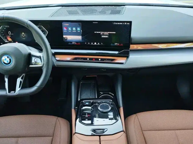 BMW i5 — Фото автомобиля 6