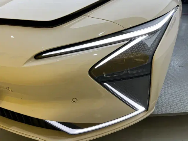 IM Motors L7 — Фото автомобиля 6