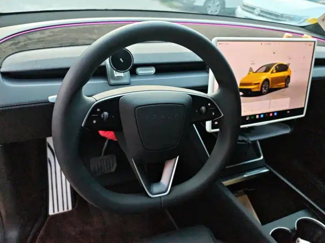 Tesla Model Y L — Фото автомобиля 15