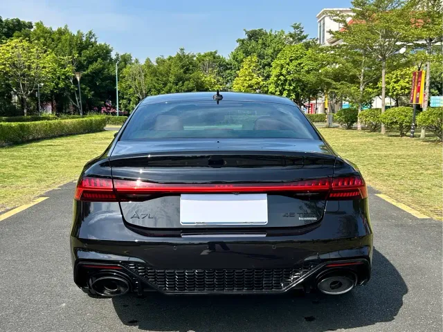 Audi A7L — Фото автомобиля 8