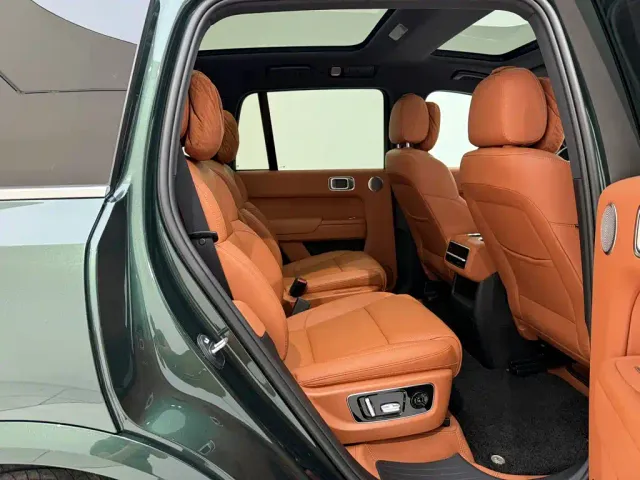 Li Auto L8 — Фото автомобиля 30