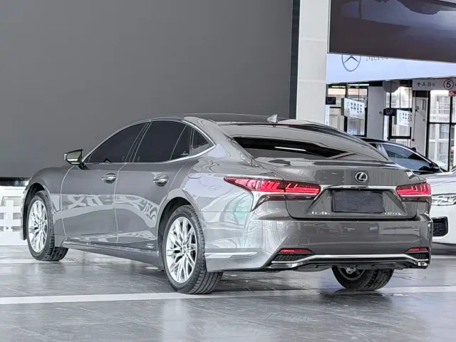 Lexus LS — Фото автомобиля 6