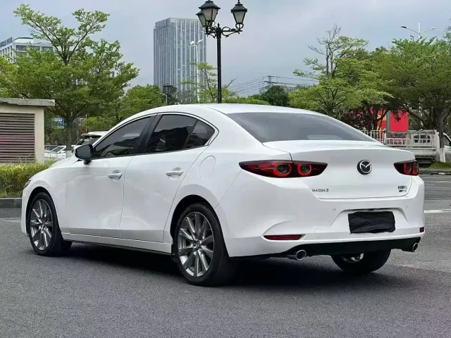 Mazda Axela — Фото автомобиля 7