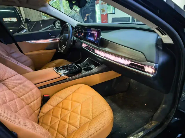BMW 7 Series — Фото автомобиля 11