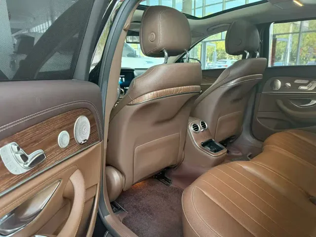 Mercedes-Benz E-Class — Фото автомобиля 7