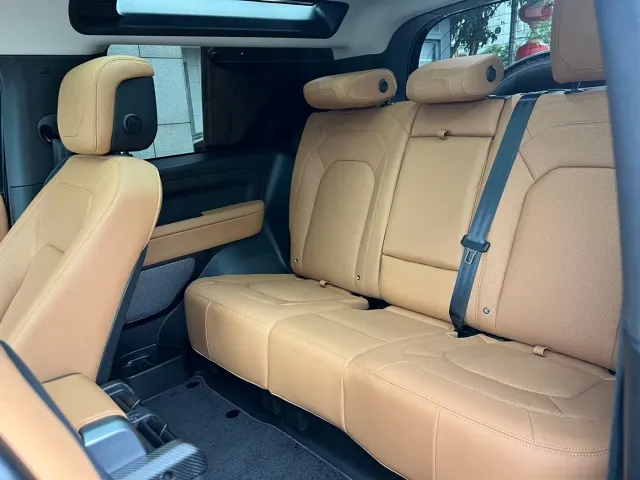 Land Rover Defender — Фото автомобиля 6