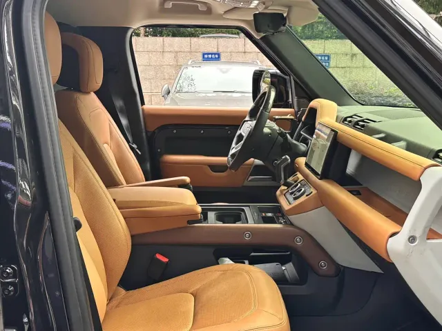 Land Rover Defender — Фото автомобиля 10