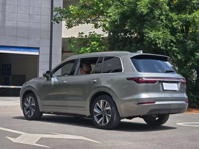 Li Auto ONE — Фото автомобиля 5