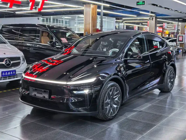 Фотография автомобиля — Tesla Model Y L