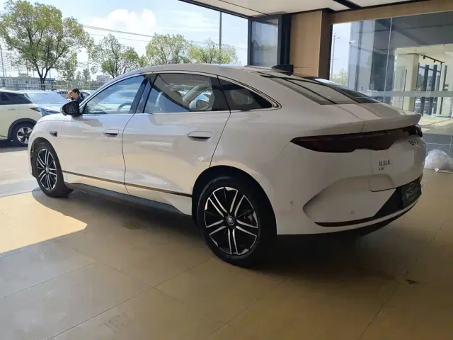 BYD Qin L — Фото автомобиля 11