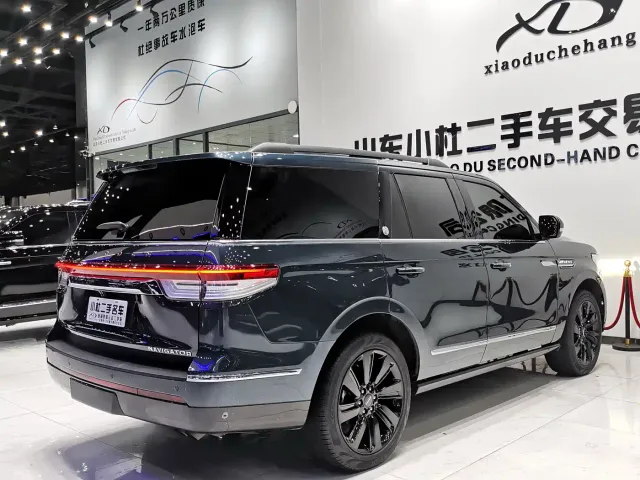 Lincoln Navigator — Фото автомобиля 14