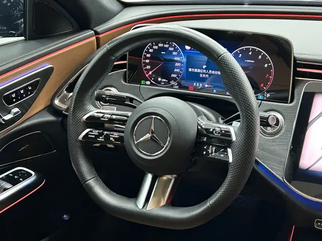Mercedes-Benz E-Class — Фото автомобиля 13