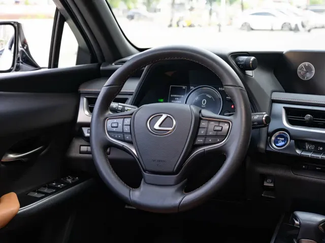 Lexus UX — Фото автомобиля 14