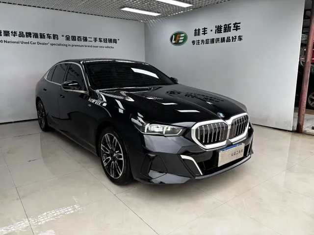 BMW 5 Series — Фото автомобиля 4