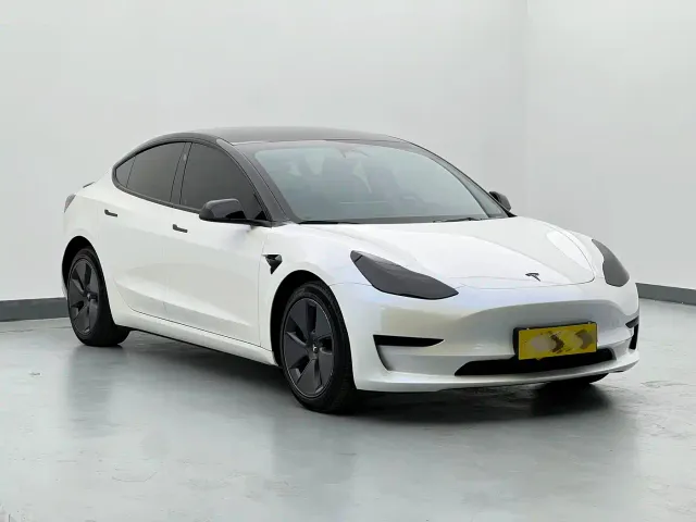 Tesla Model 3 — Фото автомобиля 3