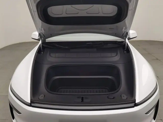 Tesla Model Y — Фото автомобиля 6