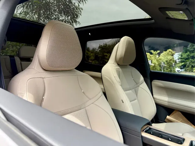 Volvo XC70 Plug-in Hybrid — Фото автомобиля 14