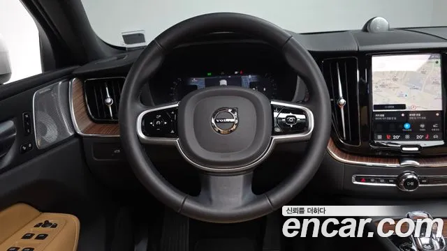 Вольво XC60 — Фото автомобиля 9