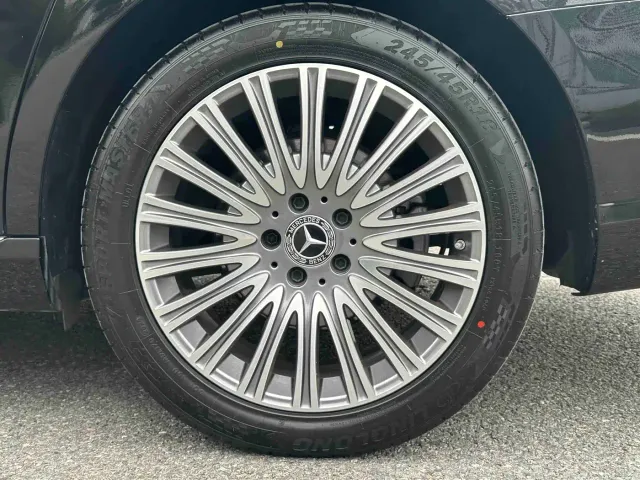Mercedes-Benz E-Class — Фото автомобиля 11