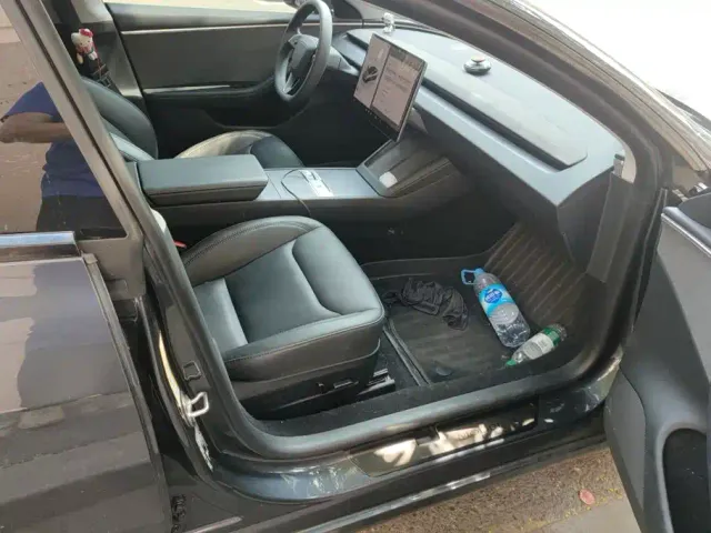 Tesla Model 3 — Фото автомобиля 8