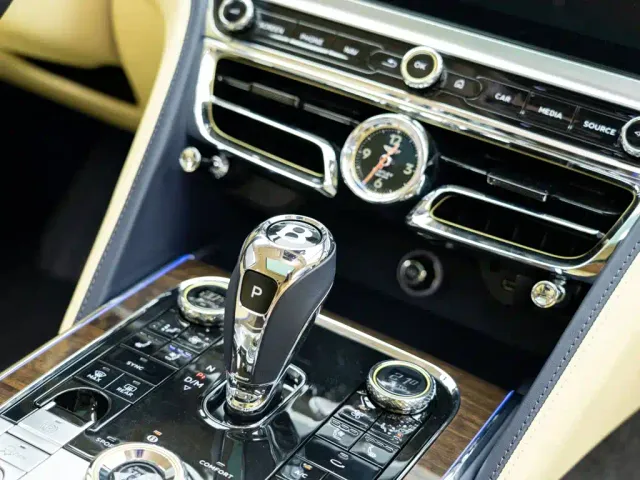 Bentley Flying Spur — Фото автомобиля 21