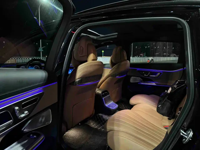 Mercedes-Benz E-Class — Фото автомобиля 4