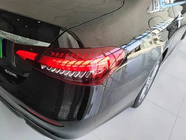 Mercedes-Benz E-Class — Фото автомобиля 7