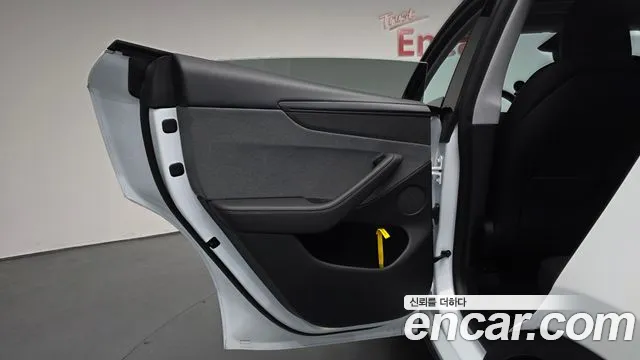 Tesla Model Y — Фото автомобиля 25