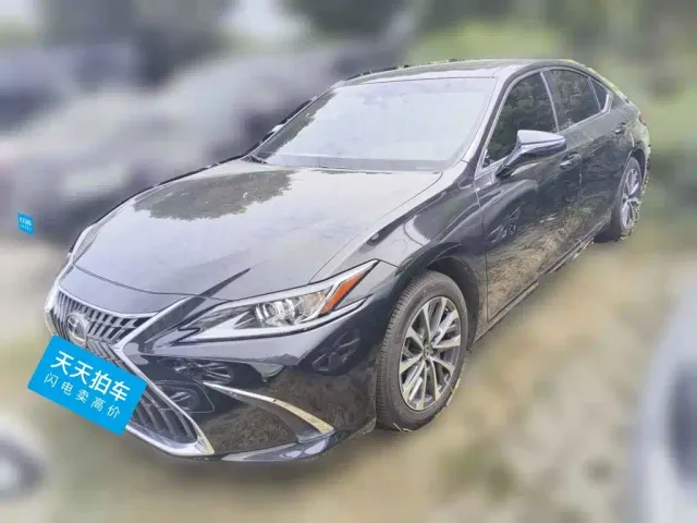 Фотография автомобиля — Lexus ES