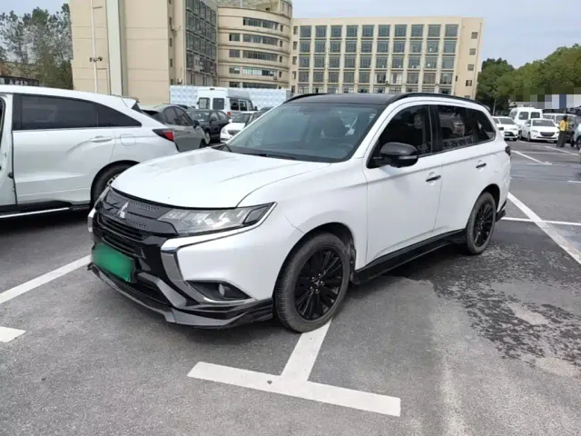 Фотография автомобиля — Mitsubishi Outlander