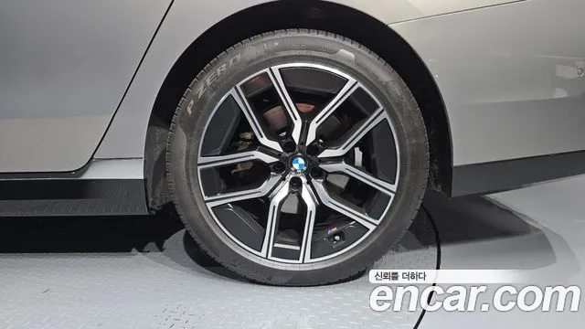 BMW 7 Series G70 — Фото автомобиля 6