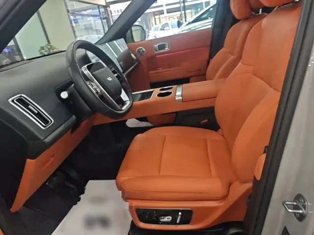 Li Auto L9 — Фото автомобиля 14