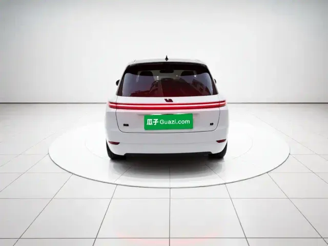 Li Auto L9 — Фото автомобиля 3