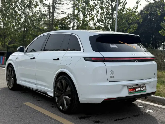 Li Auto L7 — Фото автомобиля 4
