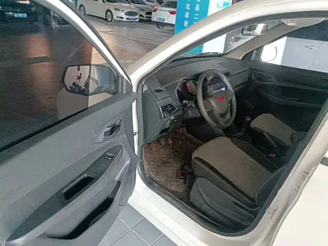 Wuling Hongguang — Фото автомобиля 15