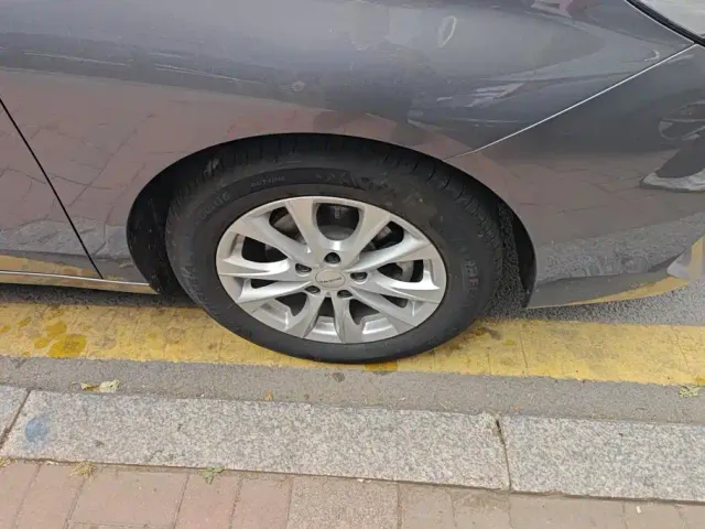 Roewe i5 — Фото автомобиля 6