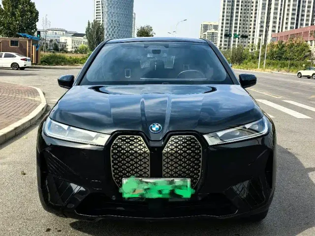 BMW iX — Фото автомобиля 3
