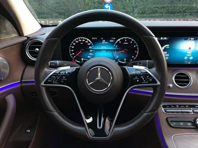 Mercedes-Benz E-Class — Фото автомобиля 9