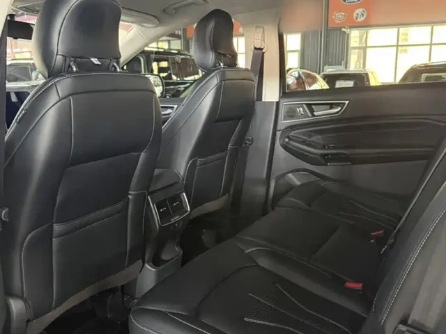 Ford Edge — Фото автомобиля 13
