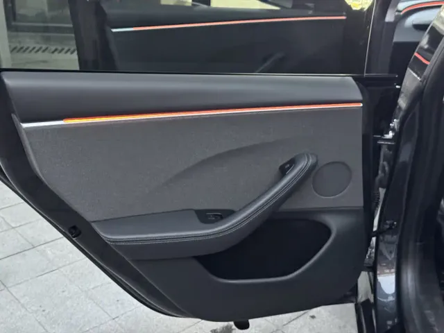 Tesla Model 3 — Фото автомобиля 13