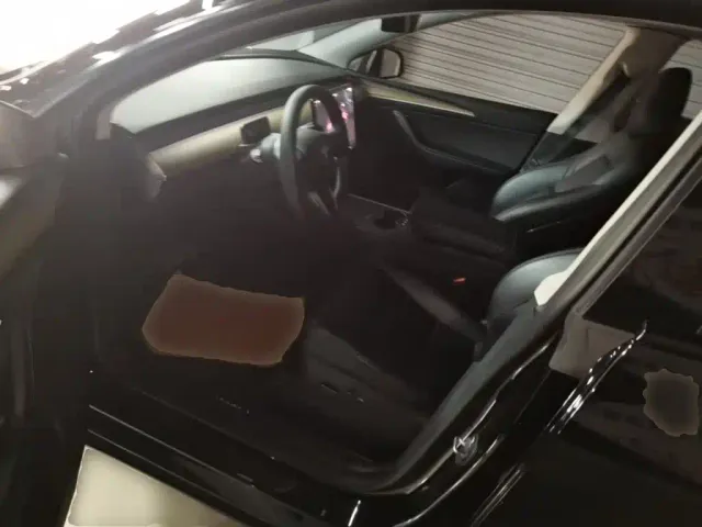 Tesla Model Y — Фото автомобиля 14