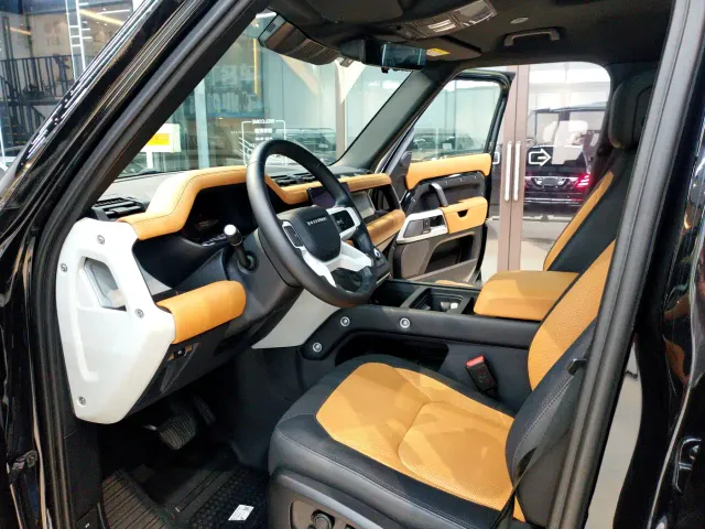 Land Rover Defender — Фото автомобиля 10