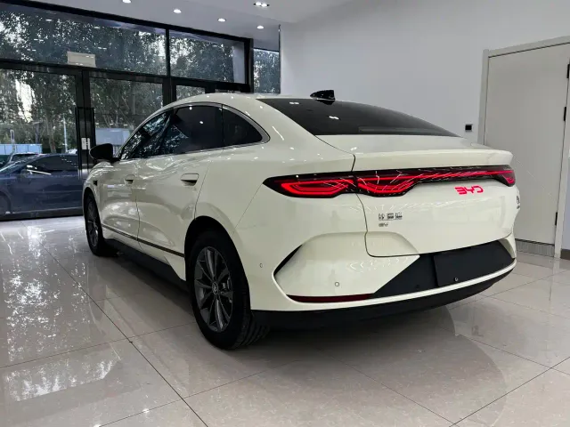 BYD Qin L — Фото автомобиля 24