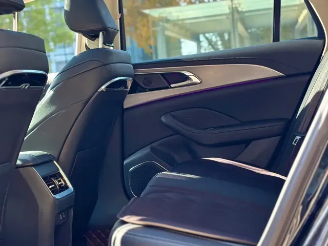 Hongqi H5 — Фото автомобиля 4