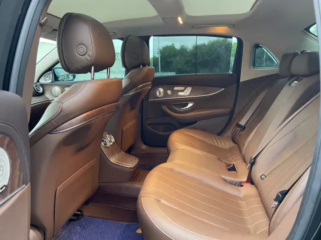 Mercedes-Benz E-Class — Фото автомобиля 5