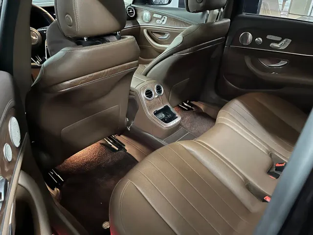 Mercedes-Benz E-Class — Фото автомобиля 6