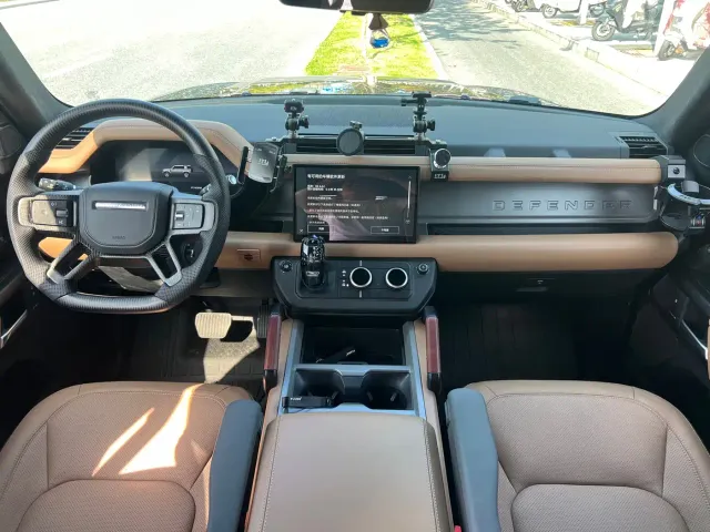 Land Rover Defender — Фото автомобиля 5