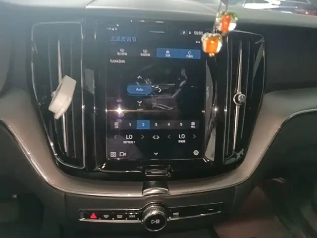 Volvo XC60 — Фото автомобиля 12