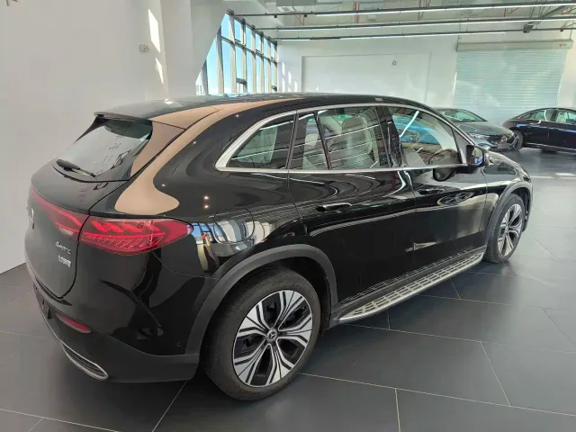Mercedes-Benz EQE SUV — Фото автомобиля 10